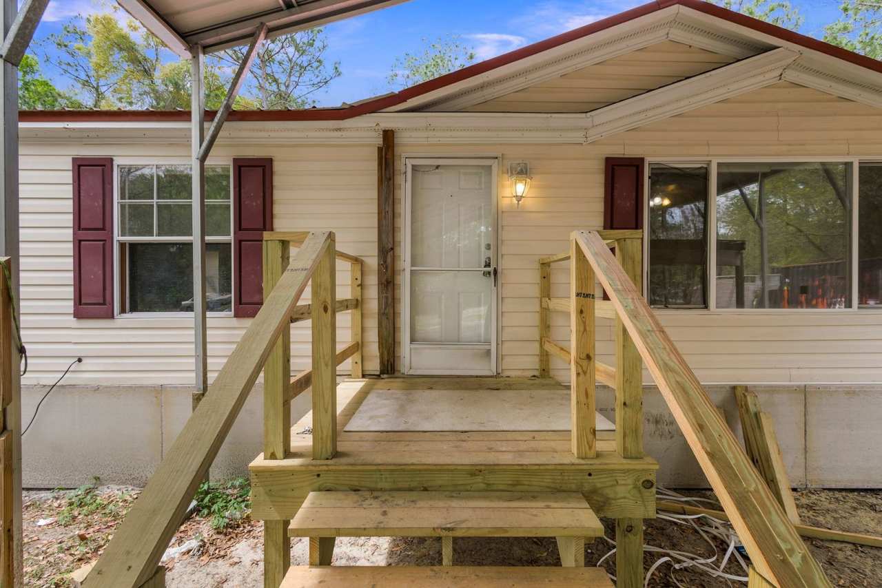 Updated 3 bedroom 2 bath home with Commercial building