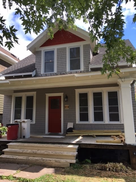 AVAILABLE JUNE 1st - 4 Bed, 1.5 Bath Bungalow