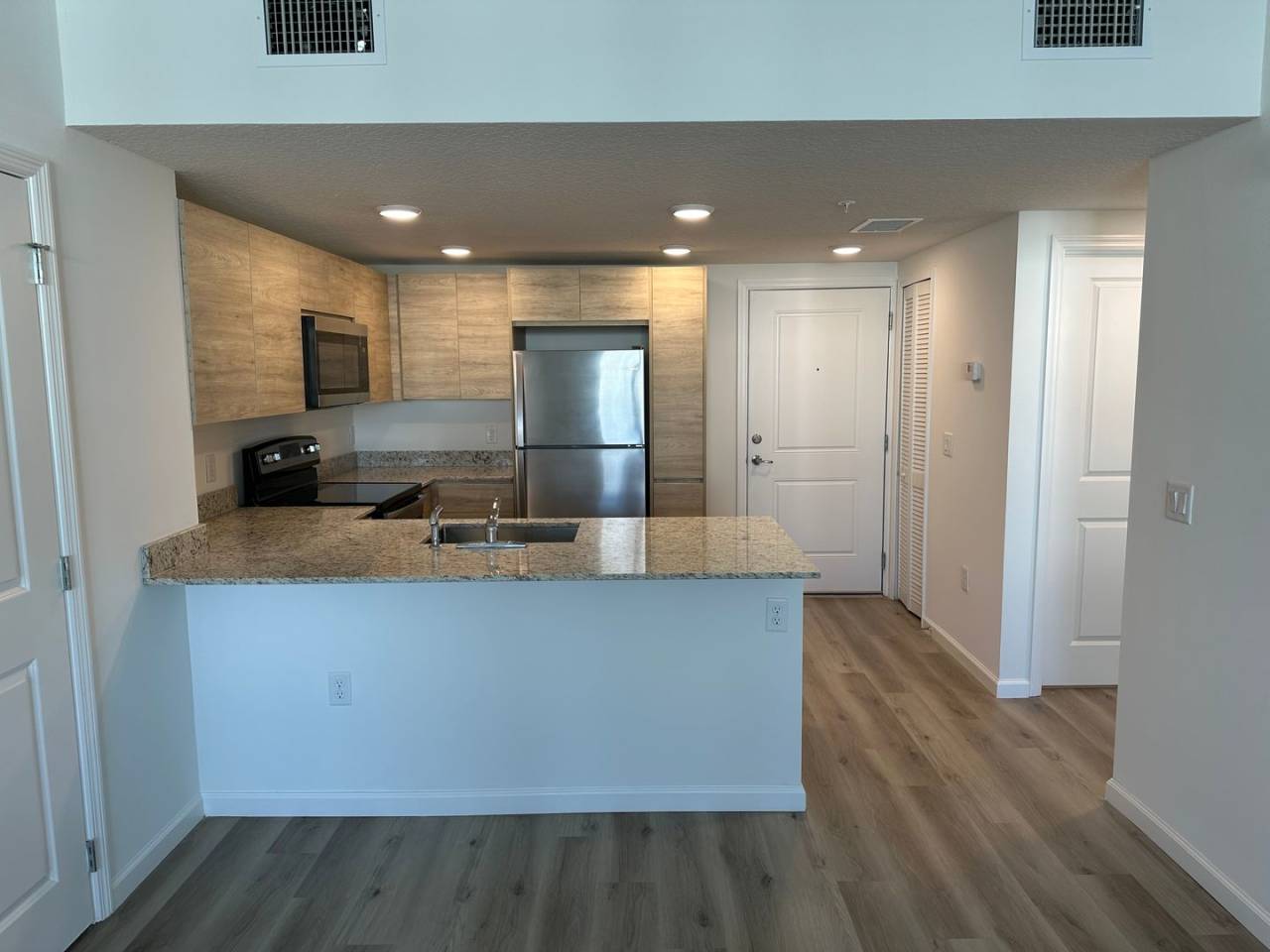 Spacious 2-Bedroom + Den Apartment in Prime Orlando Location