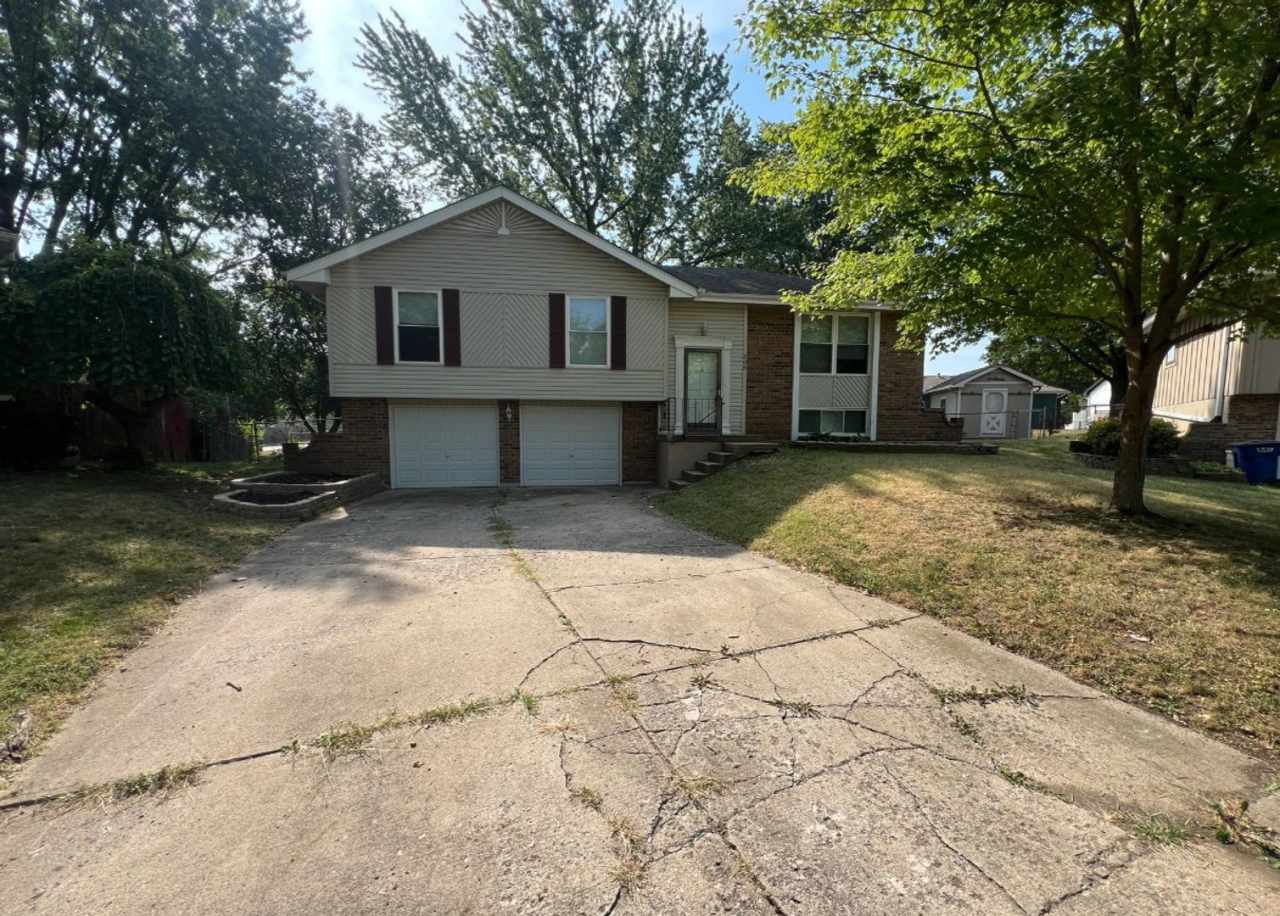 Quiet Cul-de-Sac Home with Bonus Room  Big Backyard!