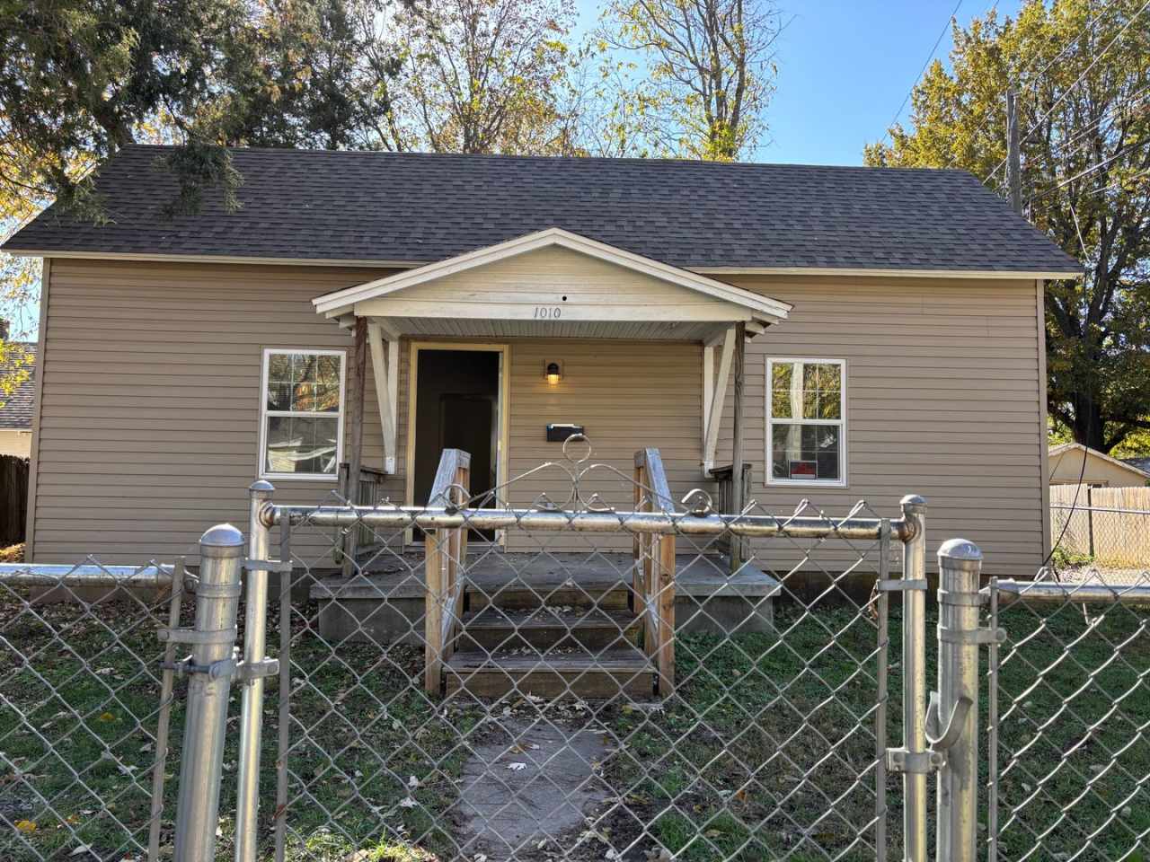 Fully Remodeled 2-Bedroom Home Near Grant Beach Park – Move-In Ready! (Ask about our special)