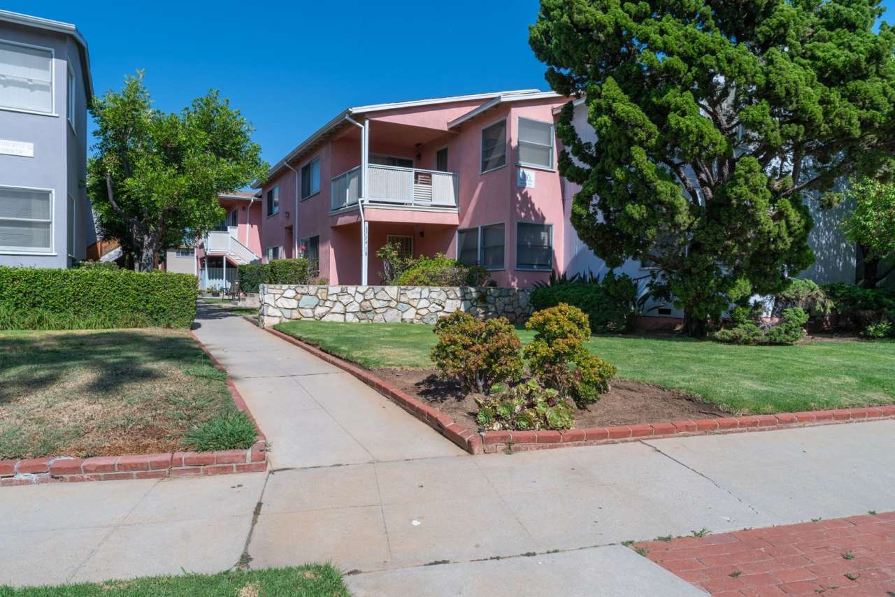 Spacious 3 Bedroom 2 Bath Must See!