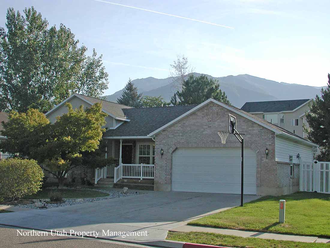 4936 Glasmann Way