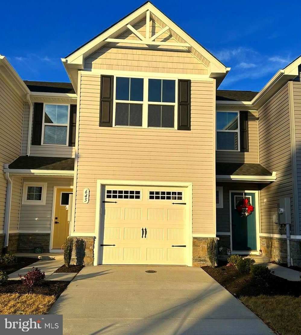 645 LAURELWOOD Circle