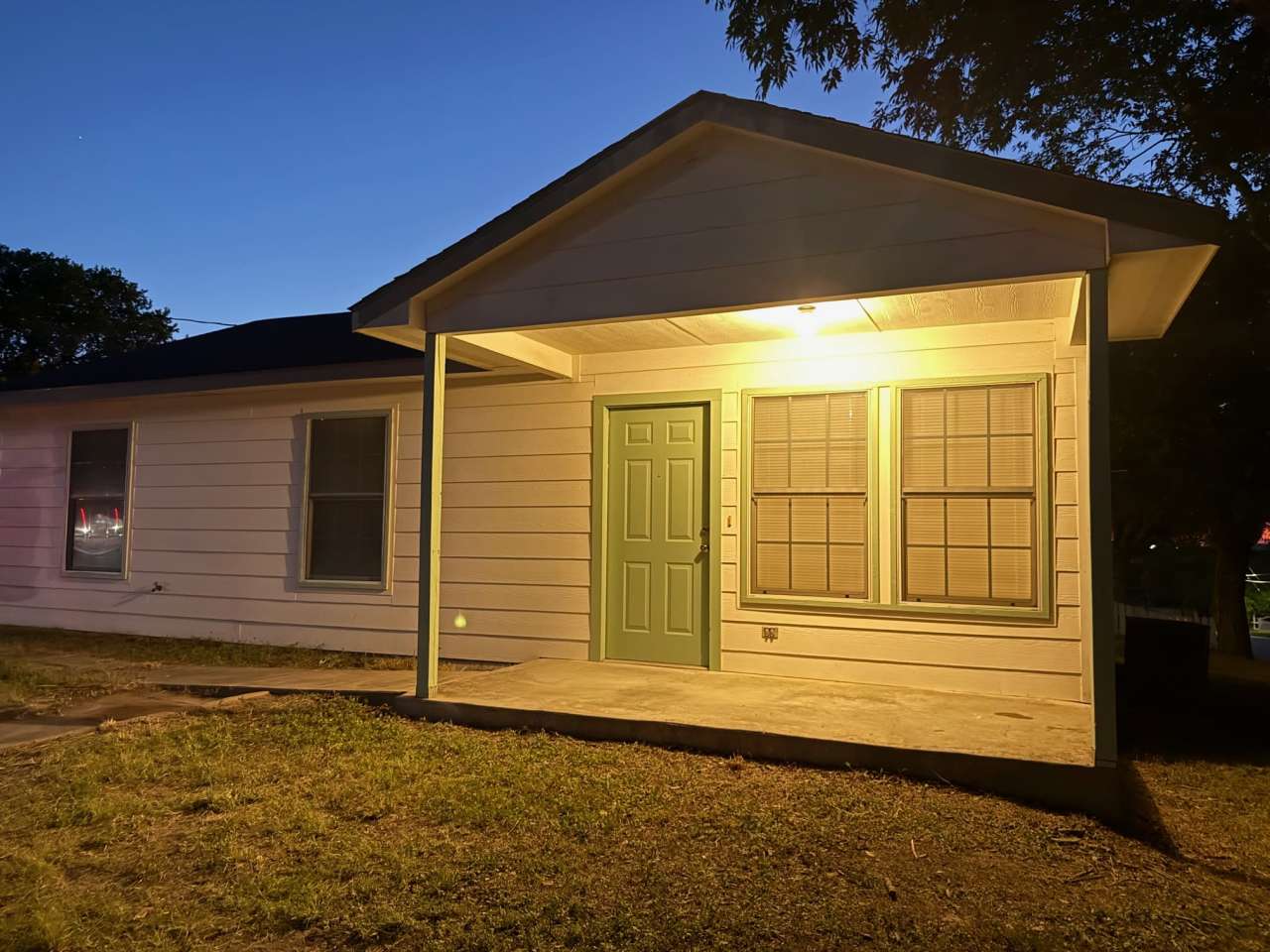 902 Saint Mary's Street