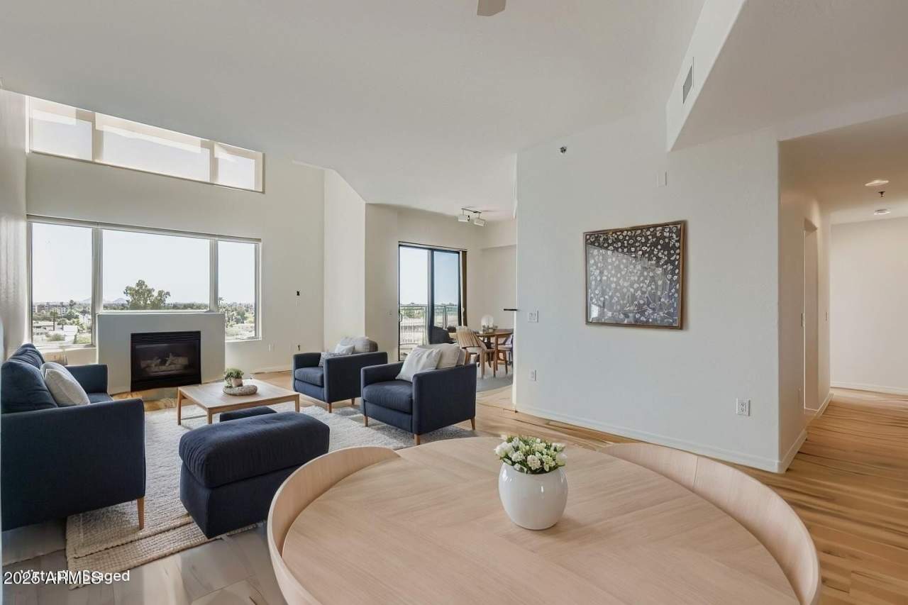 2302 N CENTRAL Avenue