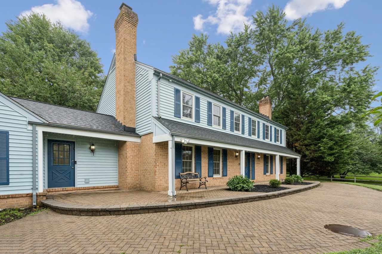 Private oasis in North Potomac!