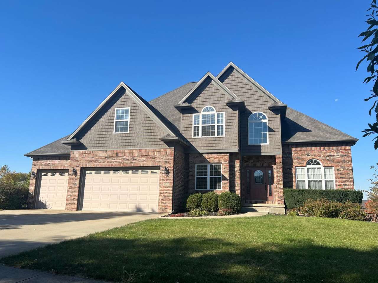 Luxurious 4-Bedroom Home in Fox Creek Subdivision!