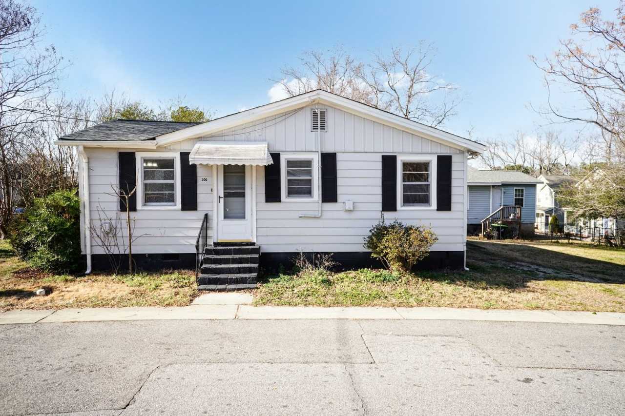 Cozy 3 Bedroom Downtown Apex Home