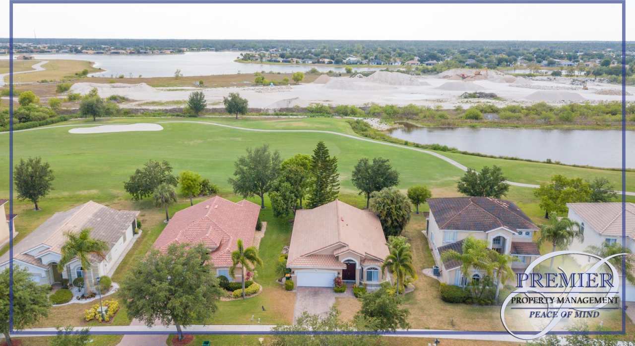 ONE MONTH FREE*** VALENCIA COUNTRY CLUB- ANNUAL UNFURNISHED - 3 BEDS / 2 BATHS - SINGLE FAMILY HOME