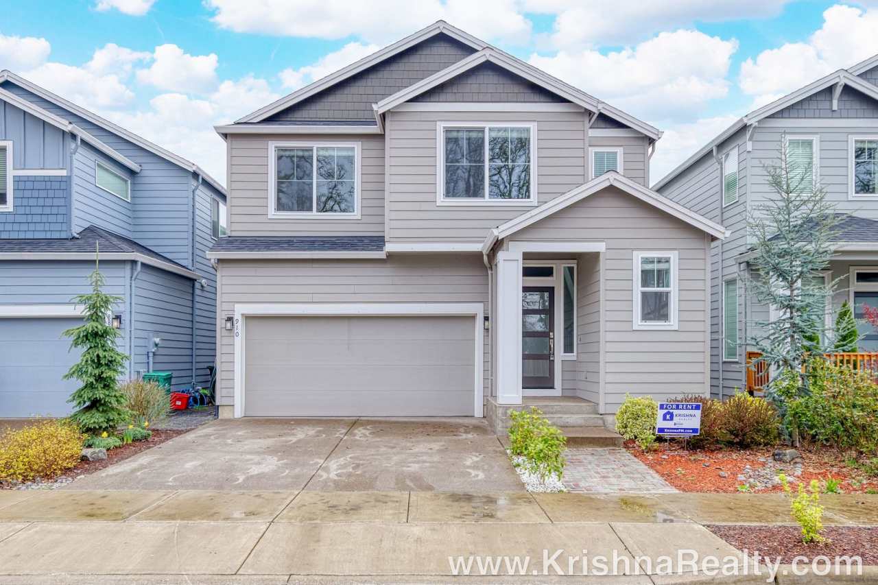 Modern 3 BD* 2.5 BA* Single Family Home in Reedville Neighborhood Spectacular Location!*