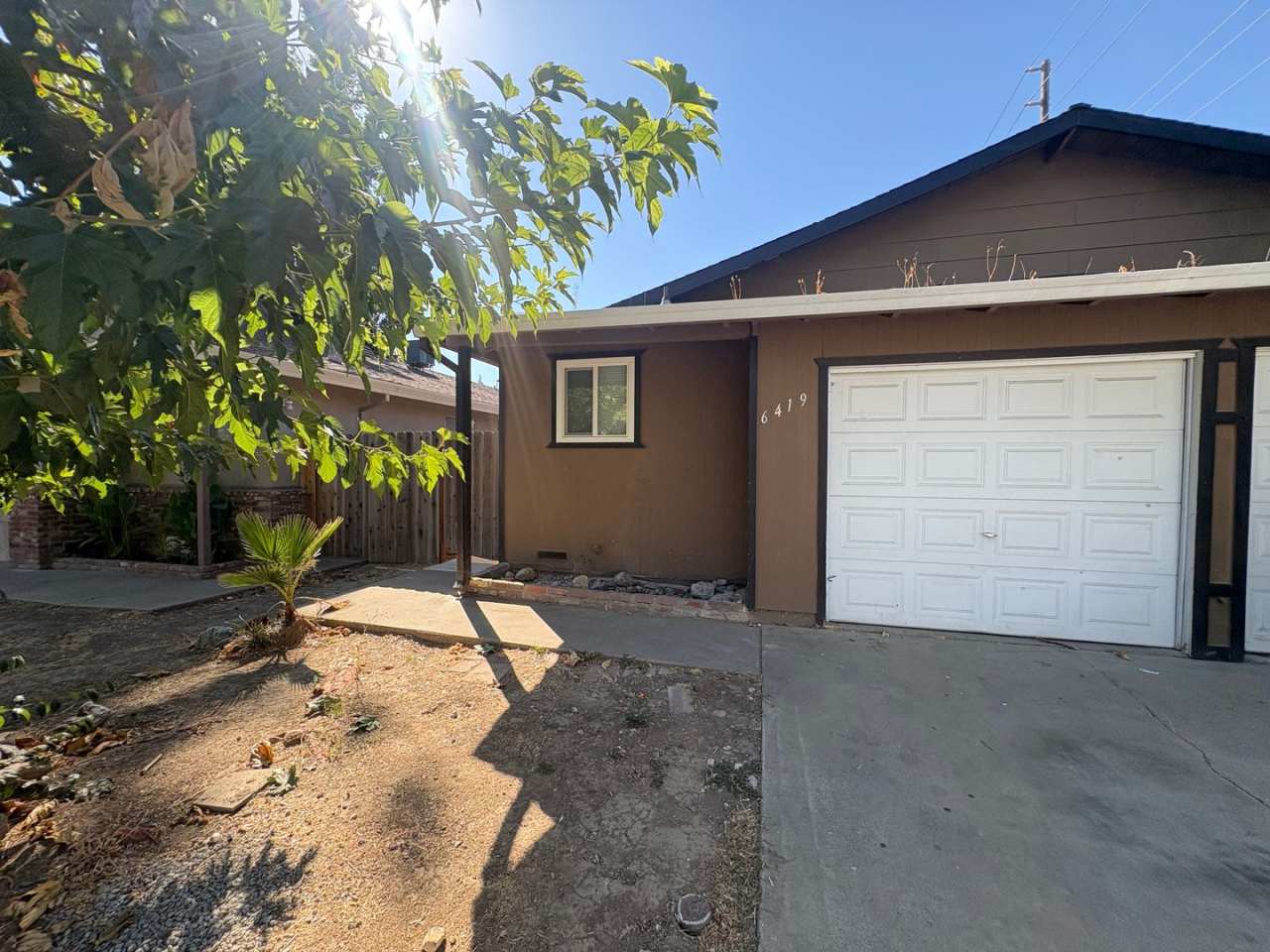 Luxurious 2-Bedroom, 1 Bath Duplex unit in Citrus Heights