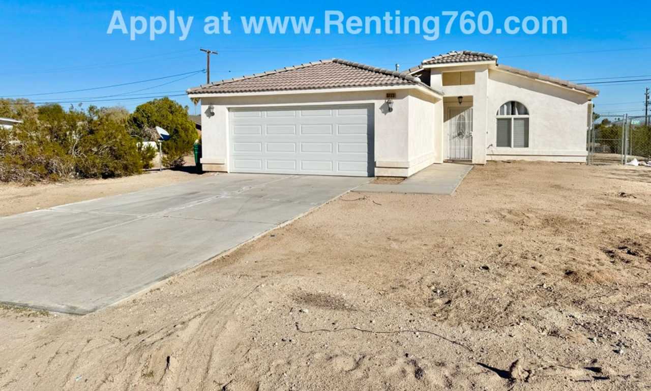 Cozy 3 Bed 2 Bath Home Near Base!