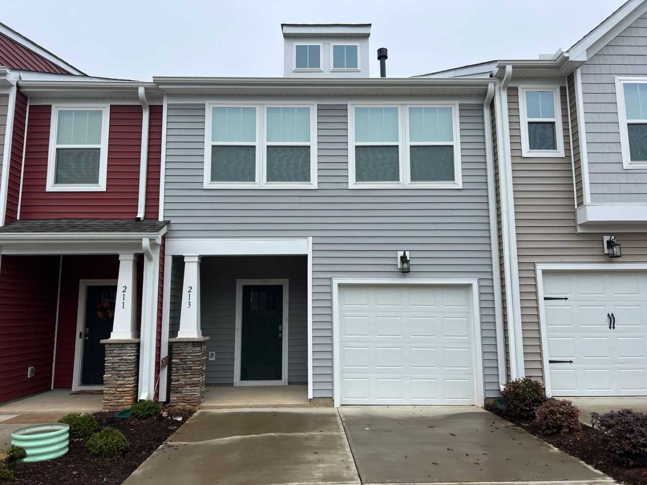 Stunning 3/2 Rental Unit in Prime Simpsonville Location!