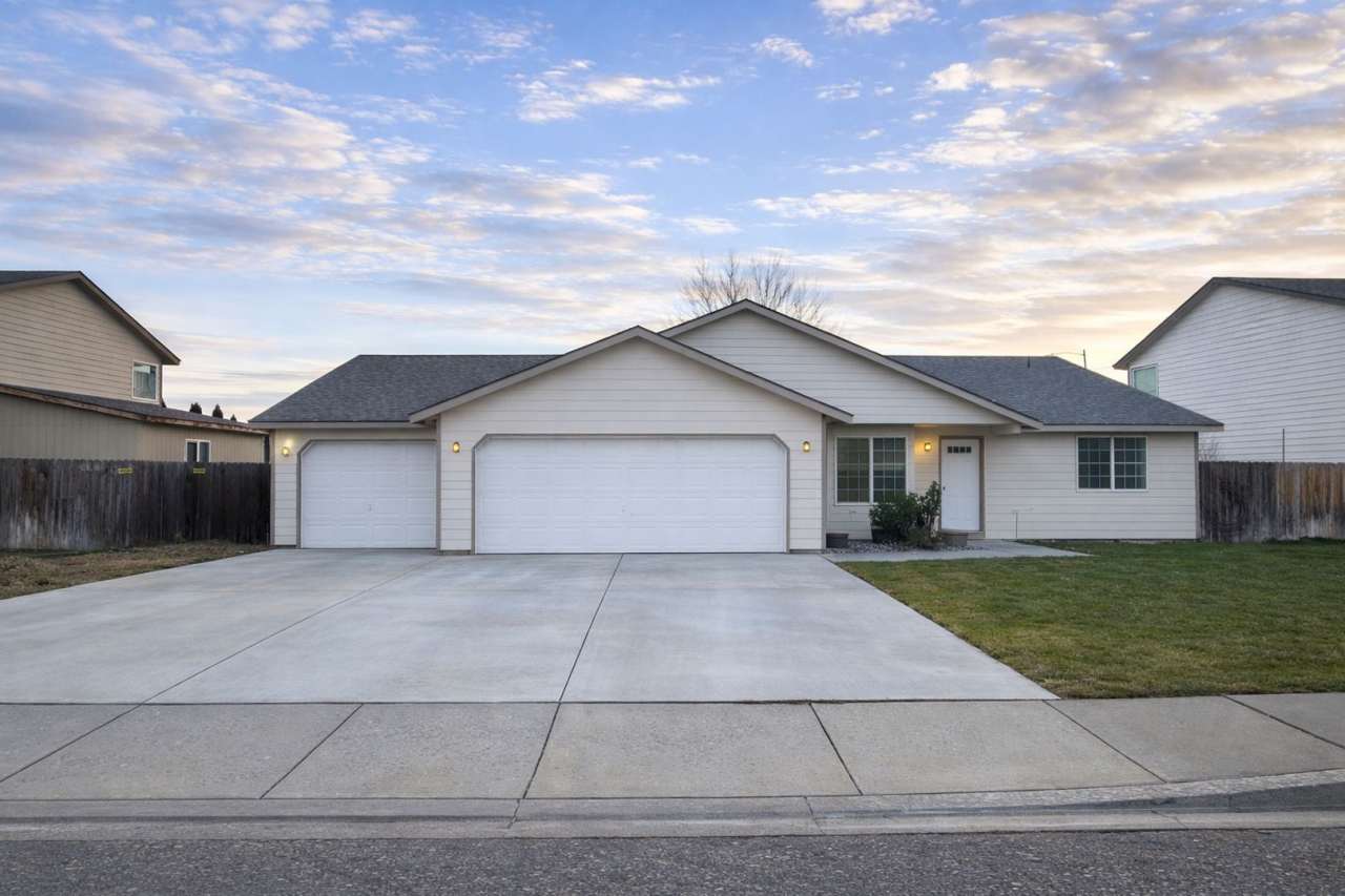 Freshly Updated 4-Bedroom Kennewick Rental – Available Now