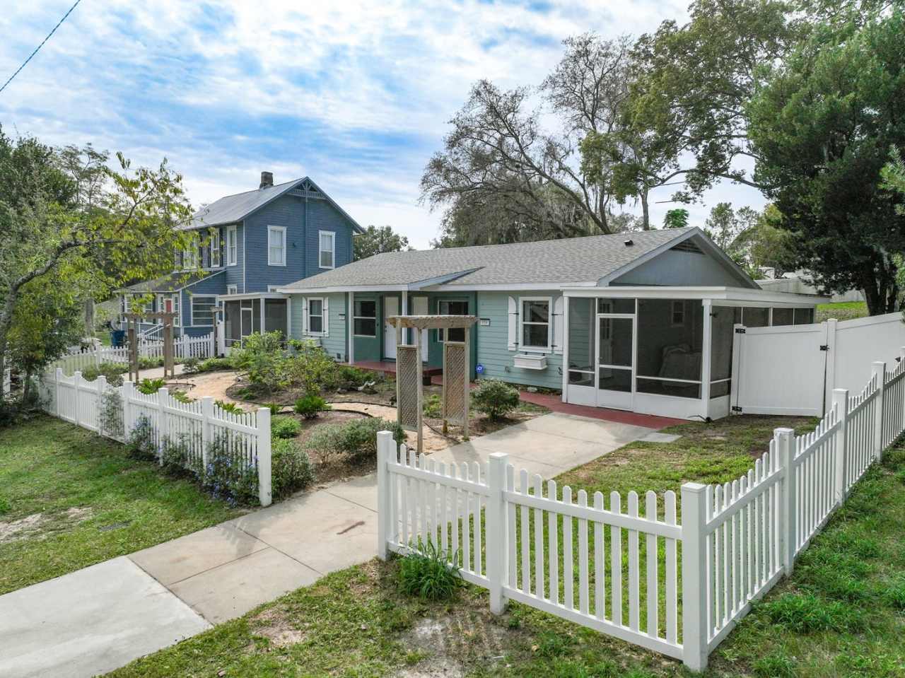 2 Bedroom, 1 Bath Duplex in Groveland - Priced to Rent!