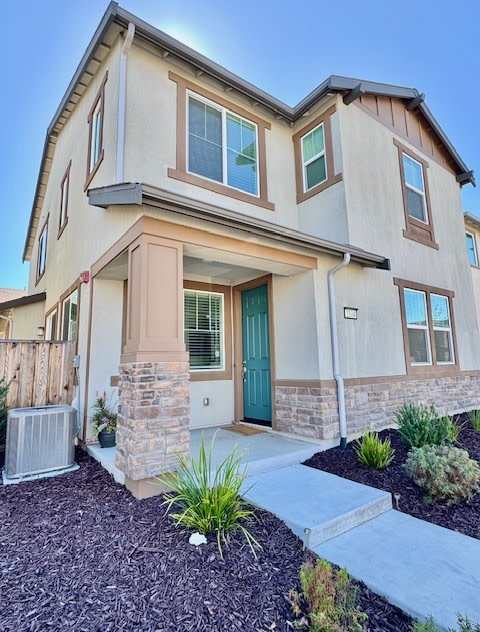 2104 Cottonwood Street