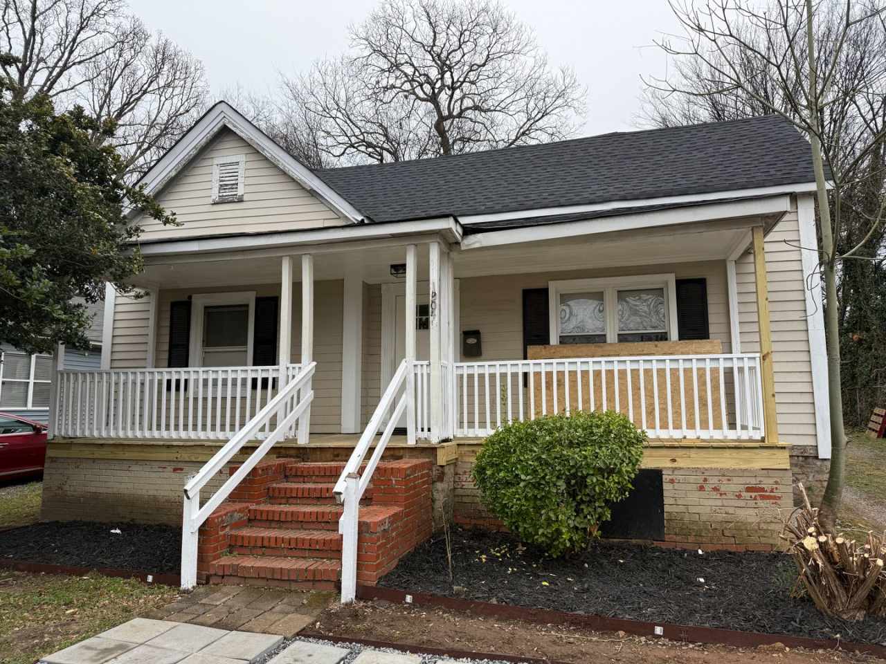 Adorable 3 Bedroom Home in Belmont Neighborhood!