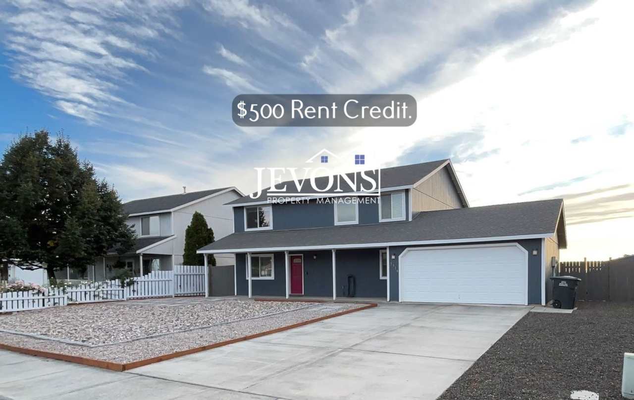 $500 Rent Credit - Charming 4-bedroom home with laundry and full kitchen, located near WA-17 and Grant County Mall!