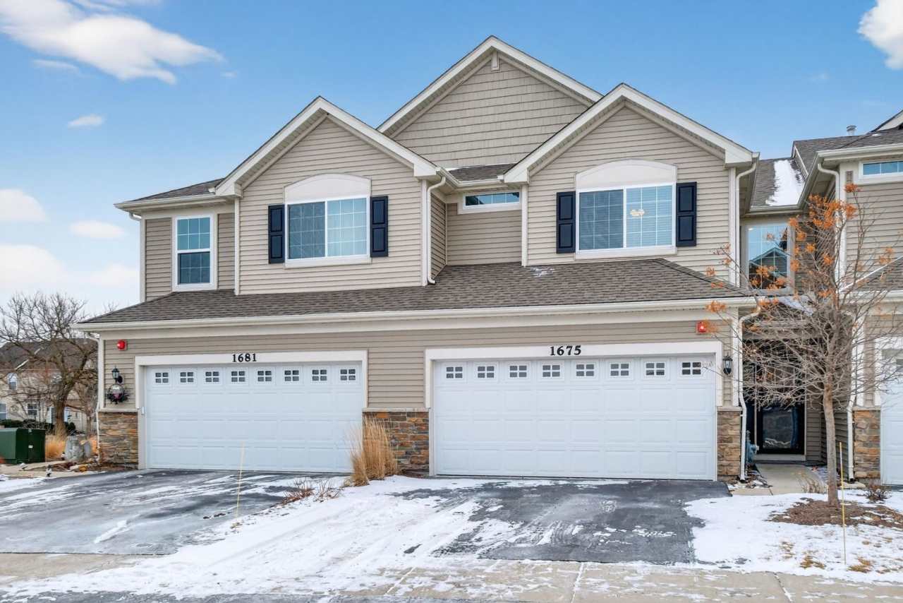 Charming 3BR Townhome in Batavia