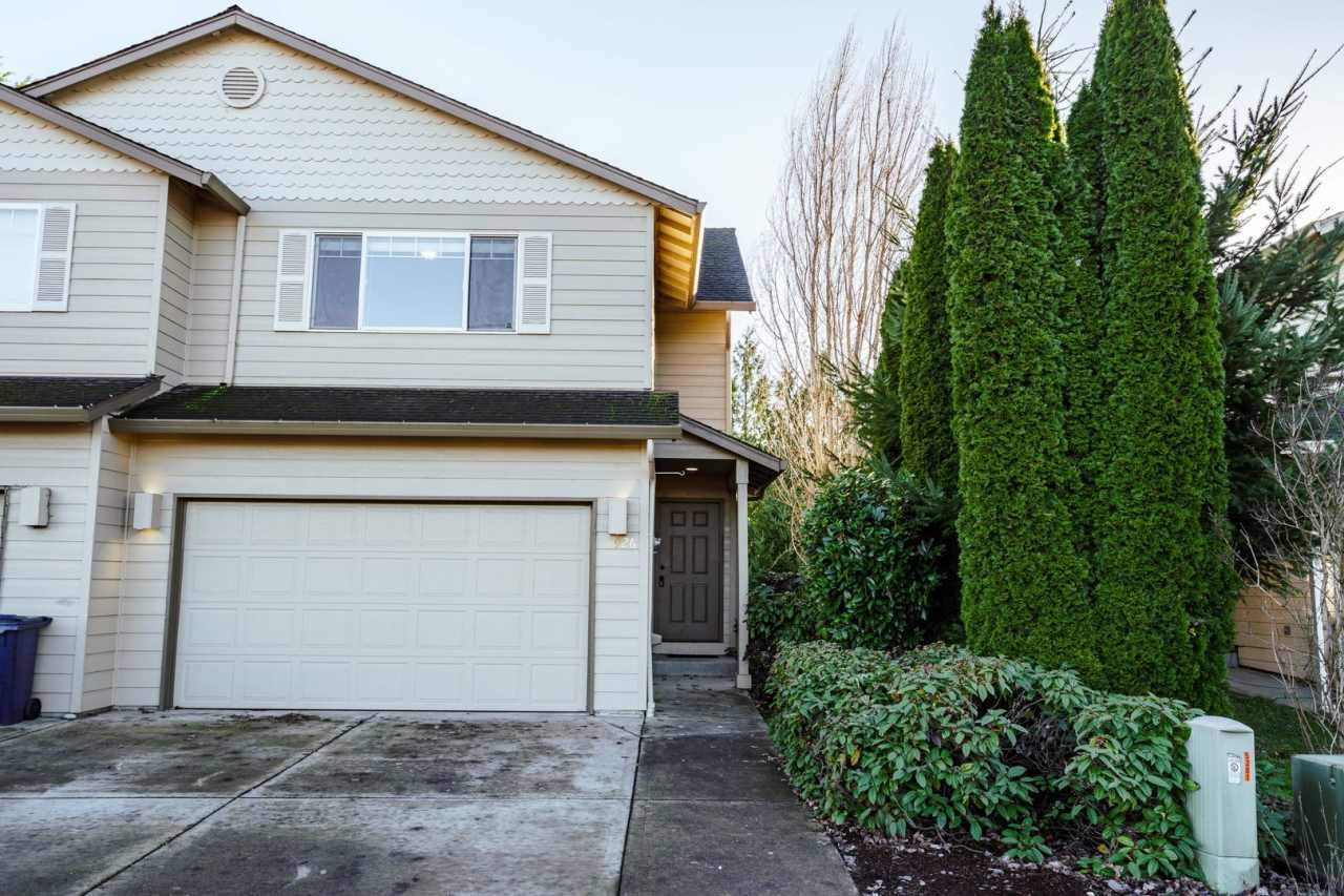 3 Bedroom 2.5 Bath Duplex -Quick Easy Access to SR 14