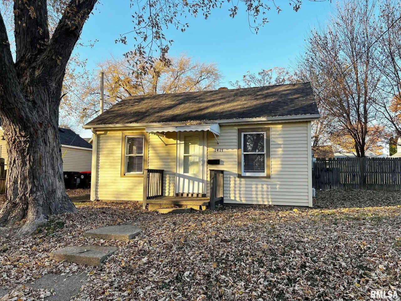 1411 E CRESTWOOD Drive