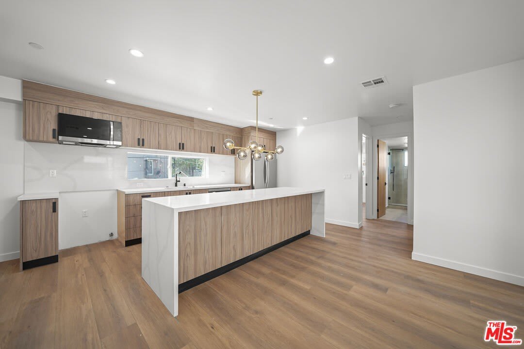 819 N Mccadden Pl unit: 2