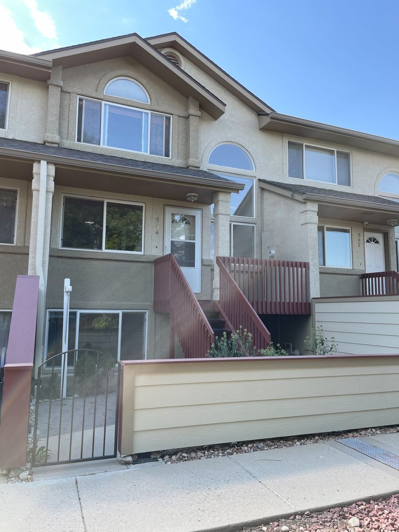 Beautiful 2 BED/3 BATH Louisville Townhome - MOVE IN READY!