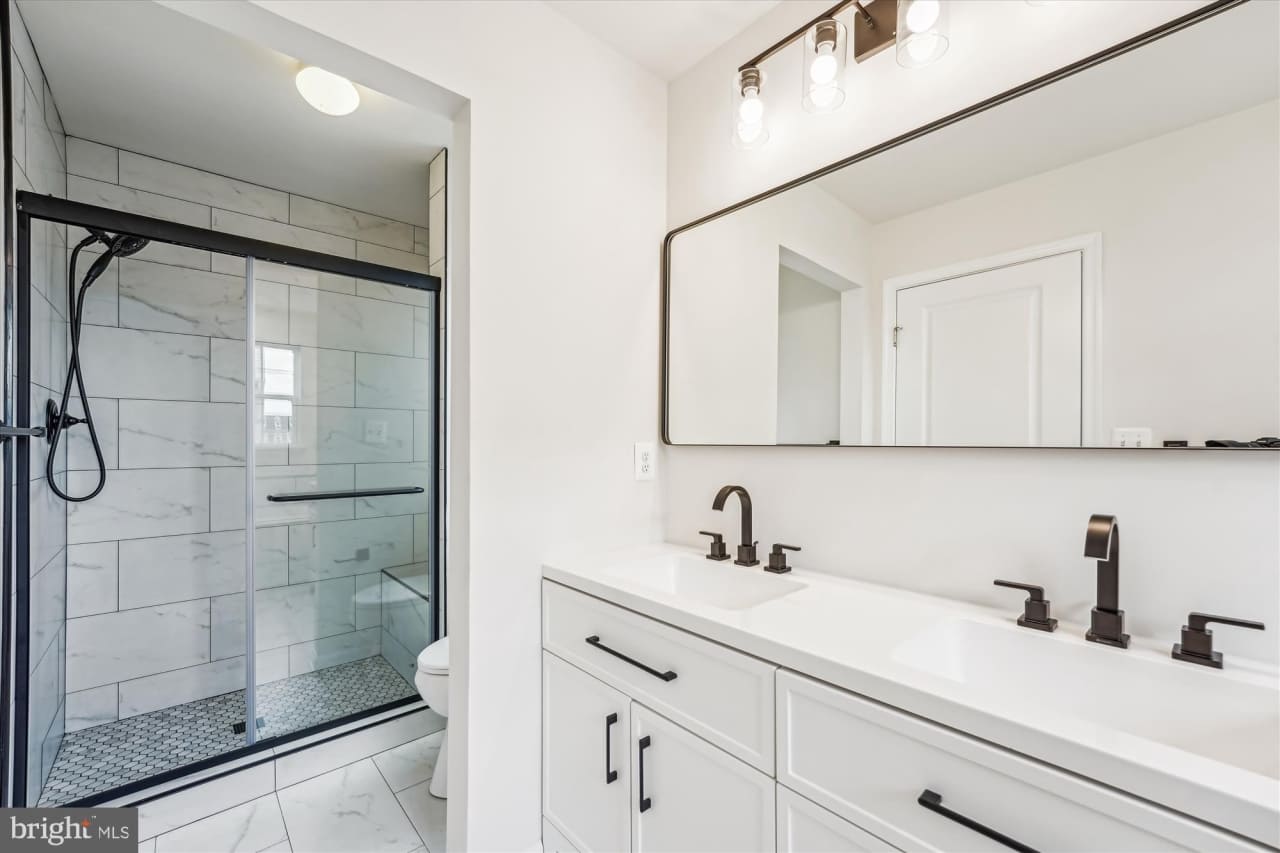 5313 SMITHS COVE Lane