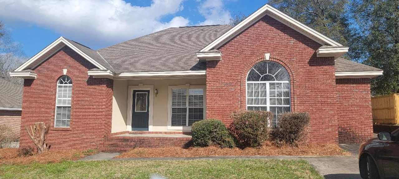 AVAILABLE NOW - CALL US FOR A SHOWING!