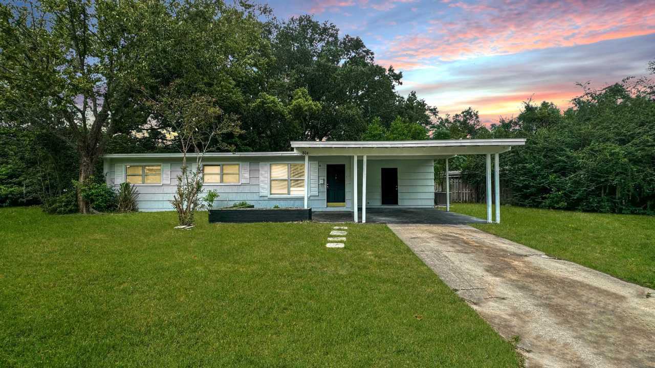 Pet Friendly corner lot 3 BD 2 BA Home w/ carport! (Participating in HUD) Special Offer: $500 Off 1 months Rent!