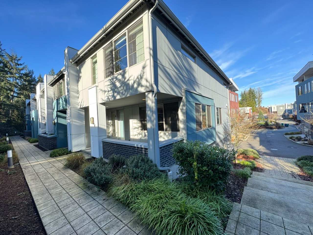 4Bd/3.25Ba Kirkland Townhouse