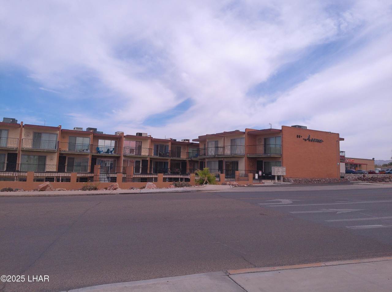 89 Acoma Blvd N unit: 20