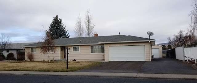 Large home with additional garage!