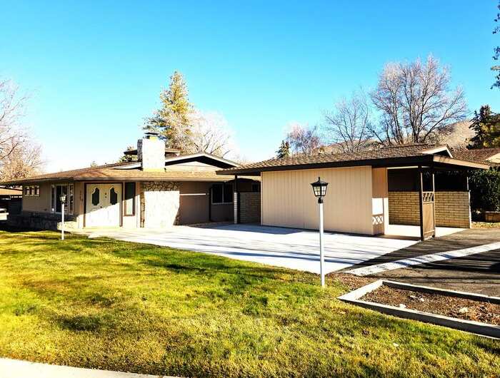 3507 East Hidden Valley Drive