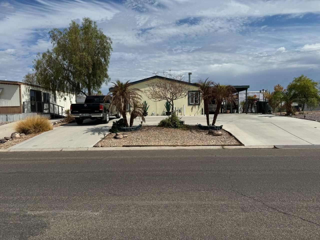 3Br Furnished Vacation Home with addl lot with RV Hookups Utilities Included