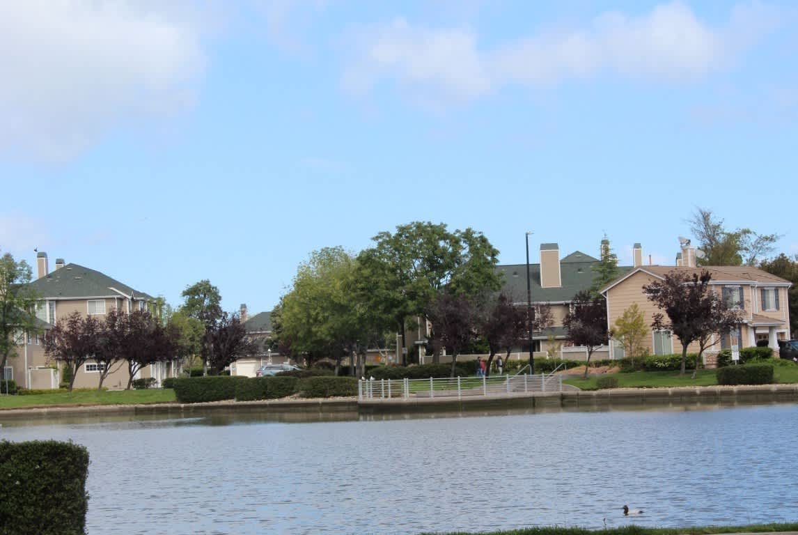 Rarely available townhouse in Farallon Island Park just behind Oracle in Belmont Location