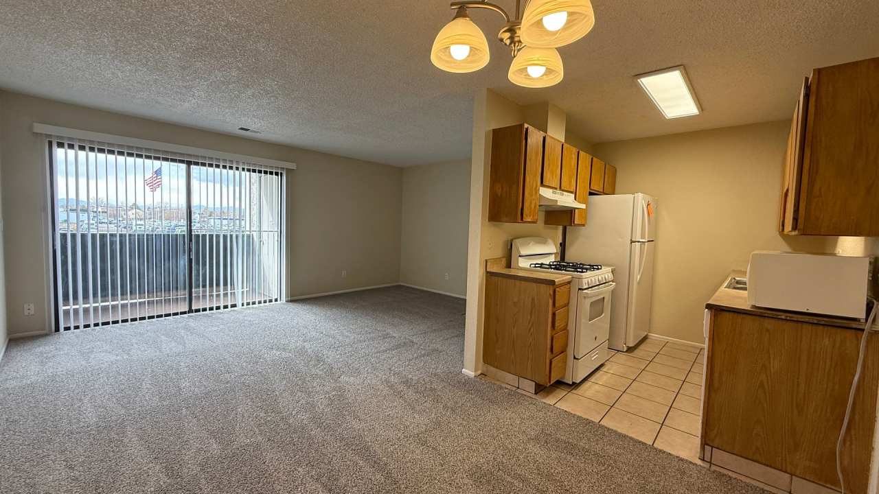 2 Bedroom 1 Bathroom Apartment in Aurora