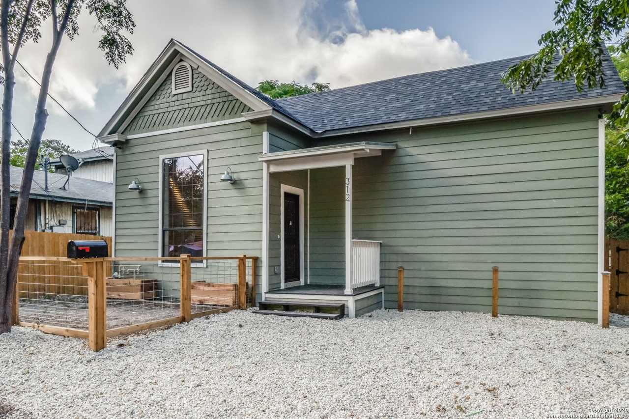 RENOVATED 2-BEDROOM HOME IN GOVERNMENT HILL