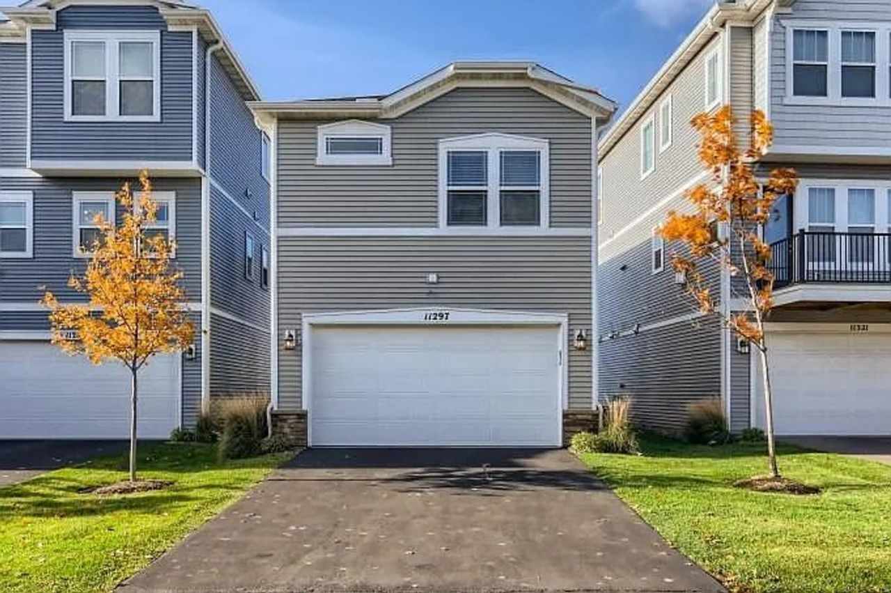 Beautiful Updated Townhouse- Maple Grove