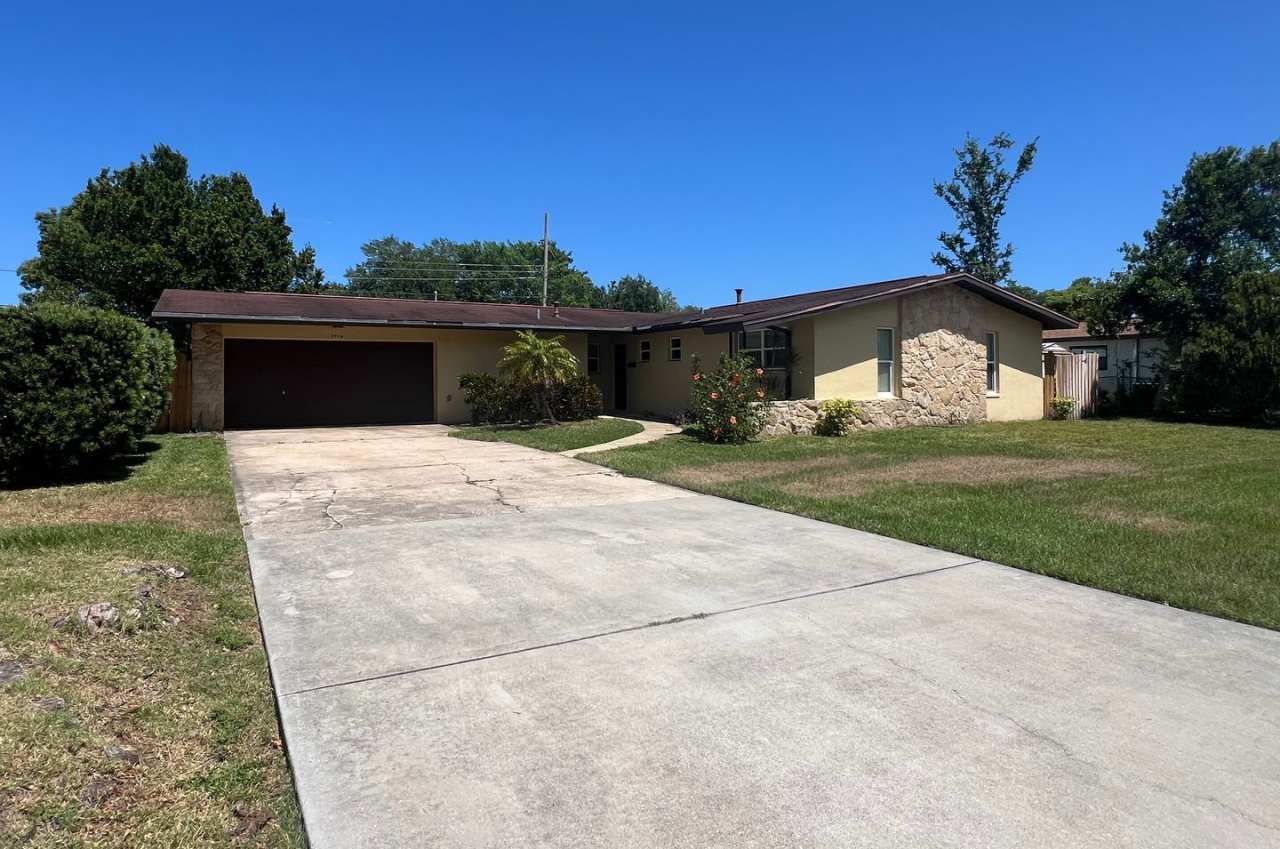 Beautiful 3 bed 2 bath home close to the beach