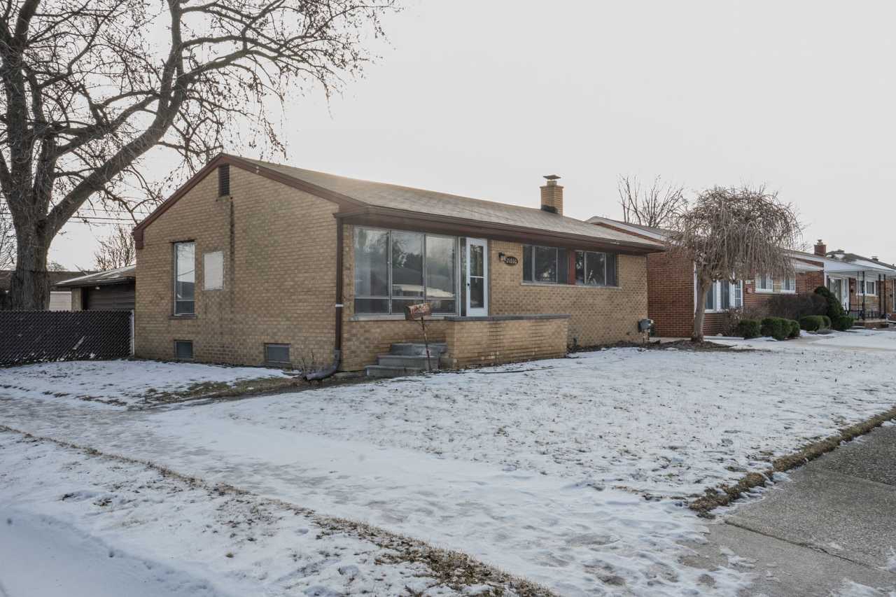 3 bedroom brick ranch in Eastpointe newly updated