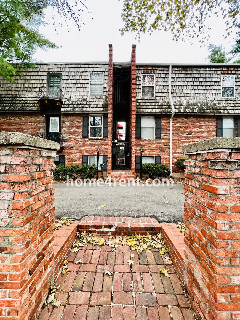 West Plaza Condo w/ an Updated Kitchen, Lots of Privacy and a Swimming Pool!