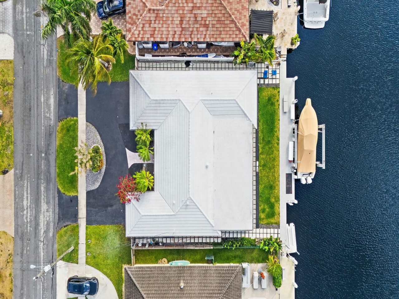 300 SE 10TH ST POMPANO BEACH, FL 33060