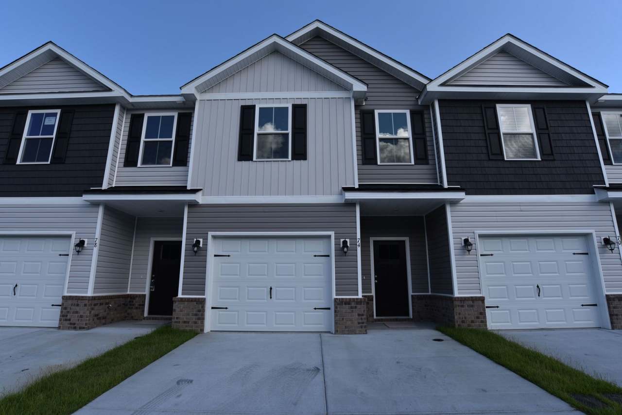 Beautiful Townhome. ***No Pets***