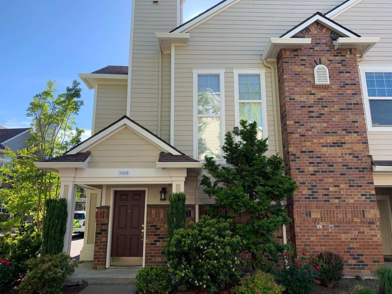 Gorgeous 2BD | 2BA Condo in the Heart of Orenco | GREAT Location | Water/Sewer/Garbage Included