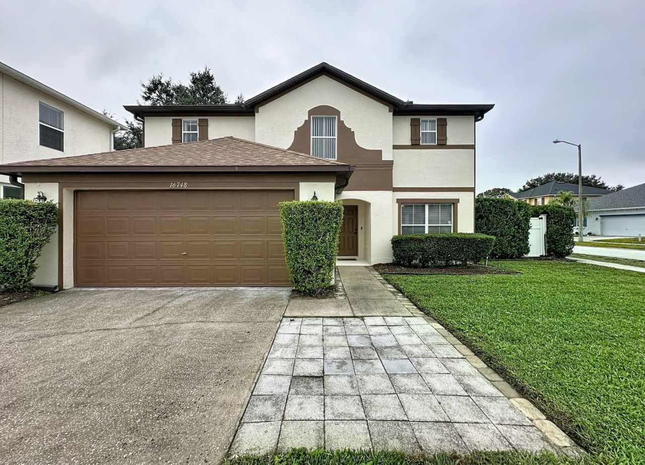 Beautiful 4 Bedroom Home with Pool in Sunrise Lakes – Clermont, FL