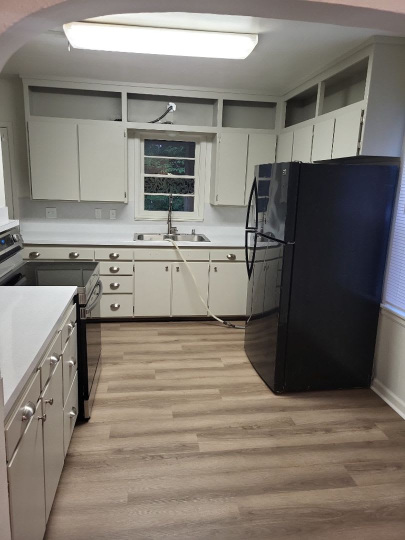 1/2 off 1st Month's Rent - Charming Vintage Three Bedroom In Camas