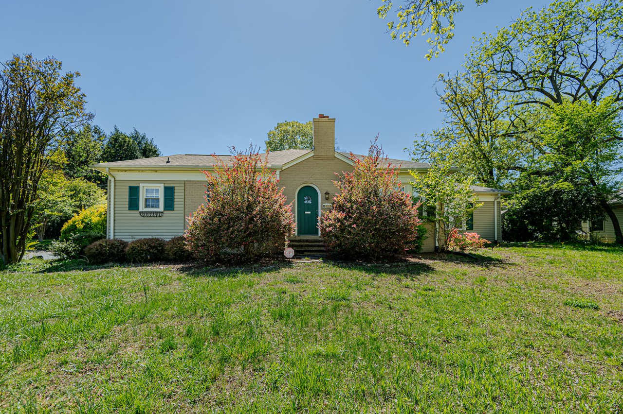 3 Bed-2 Bath Bungalow in Burlington available NOW!