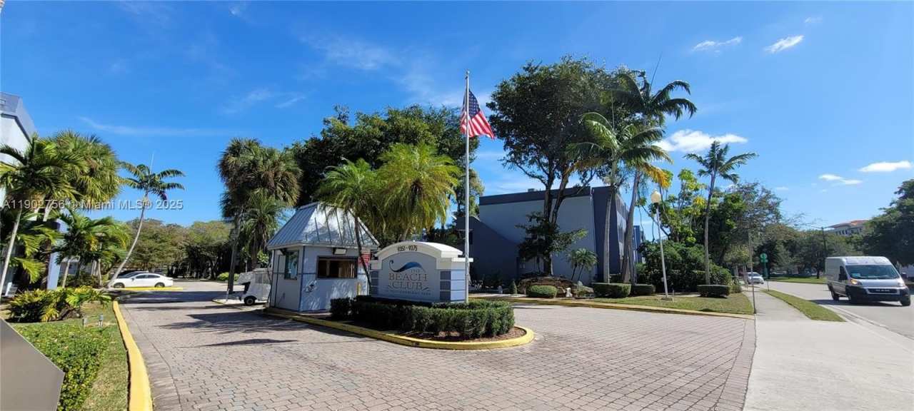 9371 Fontainebleau Blvd